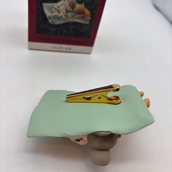 Hallmark Keepsake Grandchild's First Christmas 1994 Clip On Christmas Ornament - Picture 7 of 15